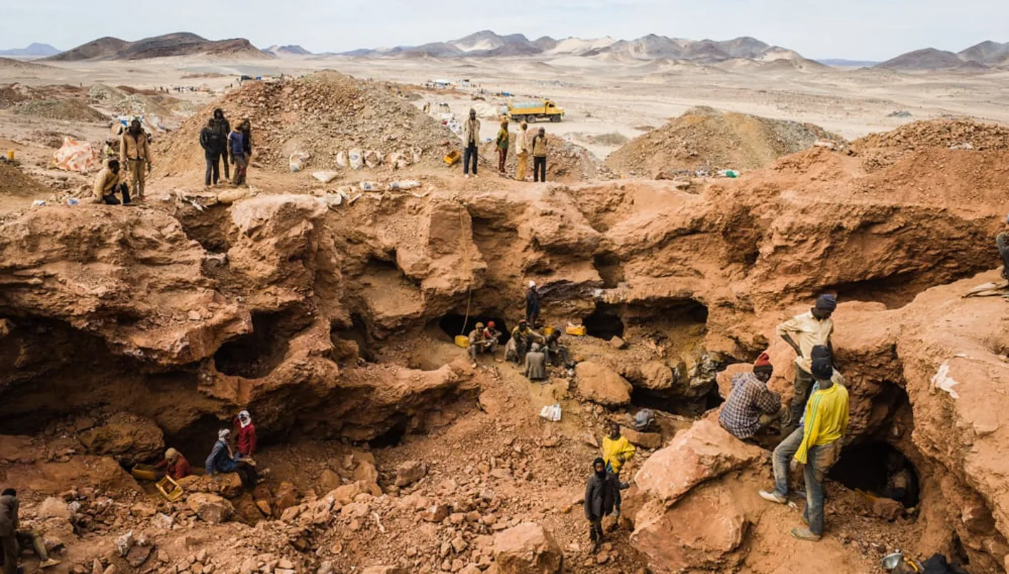 مافيا الذهب على الحدود المصرية السودانية... رحلة المعدن النفيس من التنقيب إلى التهريب