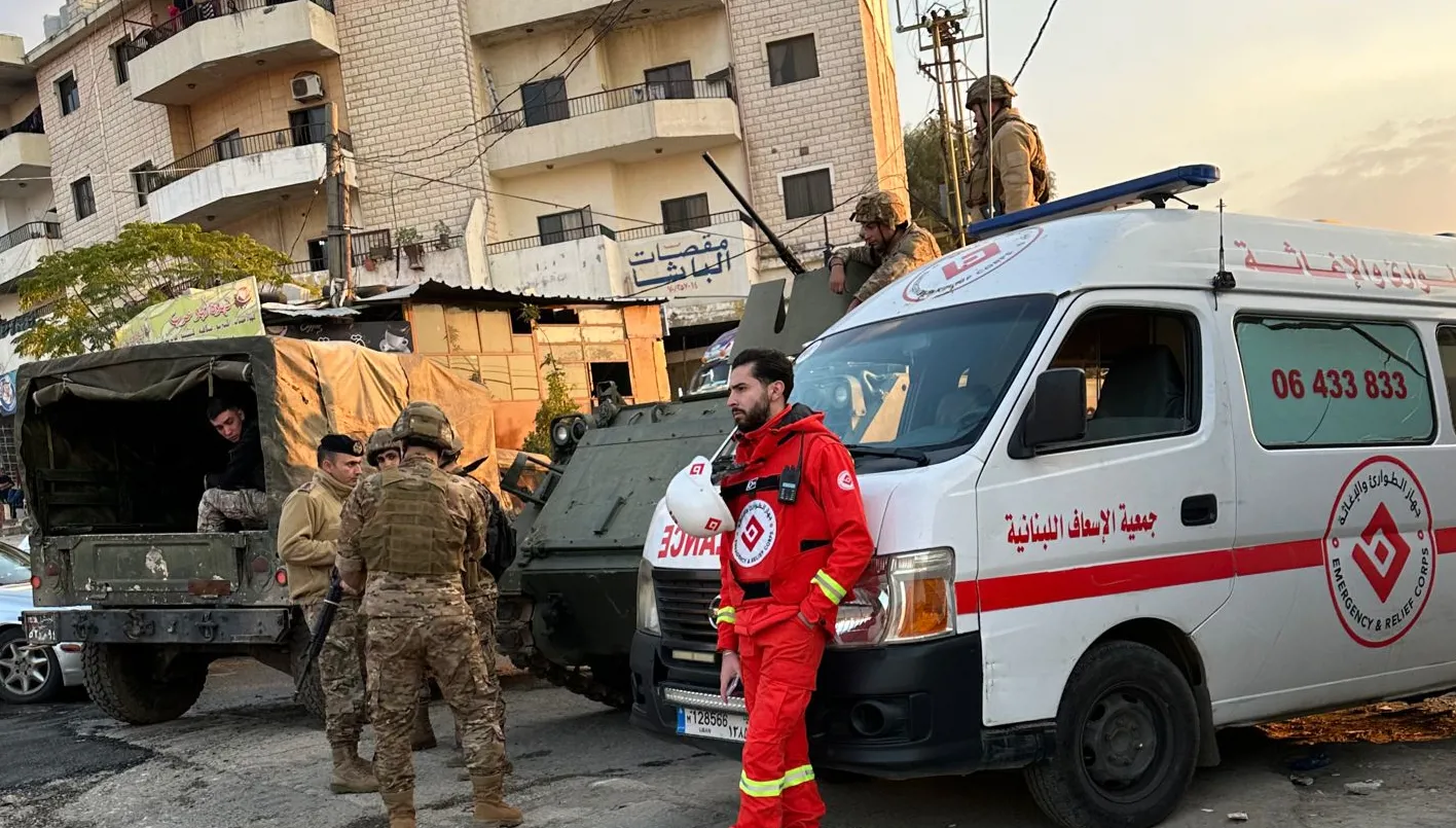 في منطقة الفوار شمال لبنان... اعتداء على الجيش اللبناني وتحطيم آلية عسكرية خلال توقيف مطلوب