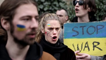 الأوكرانيون يأكلون الحصرم واللبنانيون يضرسون
