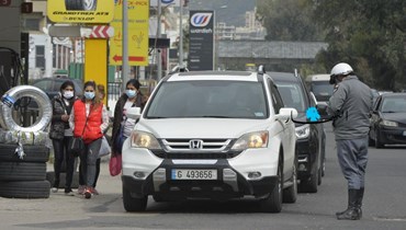 طوابير سيارات أمام محطات البنزين (تعبيرية- مارك فياض).