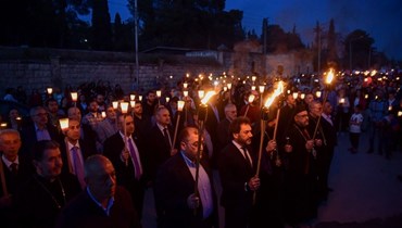 إضاءة مشاعل في حلب في ذكرى الإبادة الأرمنية (أ ف ب).