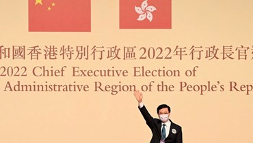 جون لي يحتفل بعد تعيينه زعيما جديدا لهونغ كونغ (8 ايار 2022، أ ف ب).