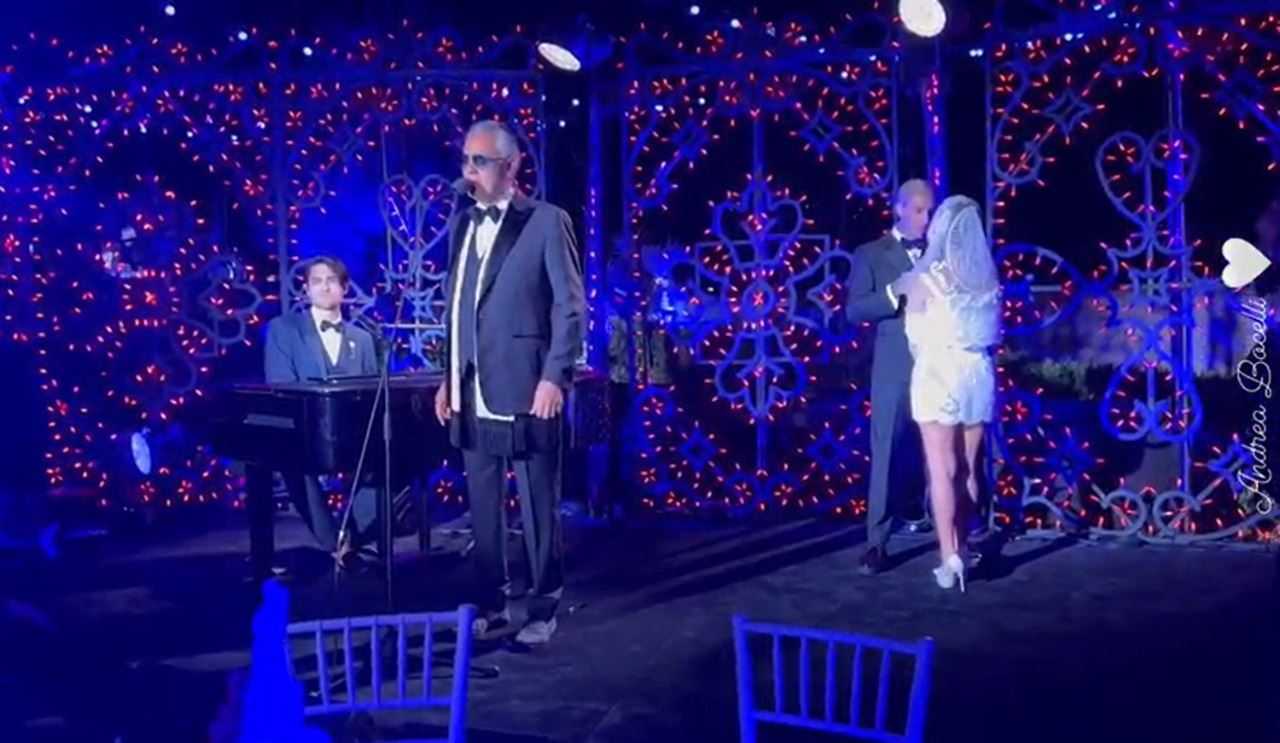في زفاف كورتني وترافيس رقصة بنصف مليون دولار على غناء أندريا بوتشيلي  (فيديو)