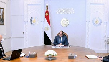 السيسي مستقبلا محافظ الوادي الجديد اللواء محمد الزملوط (29 ايار 2022، المتحدث الرسمي للرئاسة المصرية). 