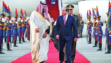 من استقبال الرئيس المصري عبد القتاح السيسي لوليّ العهد السعودي محمد بن سلمان.