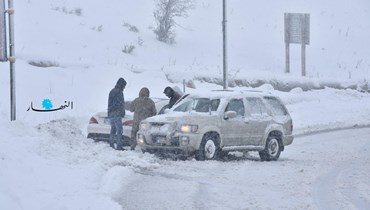 تراكم الثلوج على طريق ضهر البيدر (حسام شبارو).