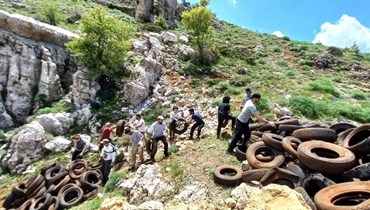 حملة نظّمتها "جمعية البيئة تنور ونور" بالتعاون مع محمية غابة أرز تنورين الطبيعية لتنظيف وادي المحلب في تنورين من الإطارات.