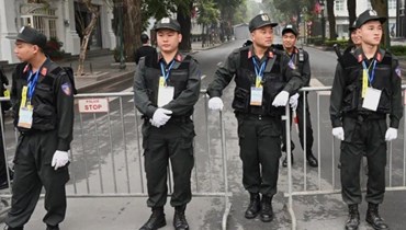 صورة أرشيفية- عناصر من الشرطة الفيتنامية (أ ف ب). 