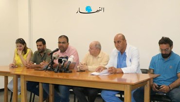 مؤتمر صحافي للجنة الموظّفين والعاملين في مستشفى رفيق الحريري الحكومي الجامعي (حسن عسل). 