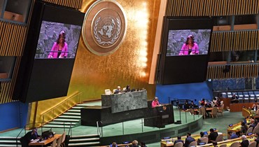 ليندا توماس غرينفيلد متكلمة خلال جلسة طارئة بشأن الصراع الإسرائيلي الفلسطيني في مقر الأمم المتحدة في نيويورك (27 ت1 2023، أ ف ب). 
