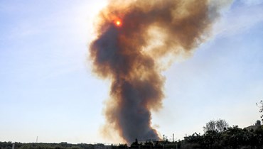 الدخان يتصاعد بعد إطلاق قذيفة إسرائيليّة على منطقة اللبونة في جنوب لبنان (أ ف ب). 