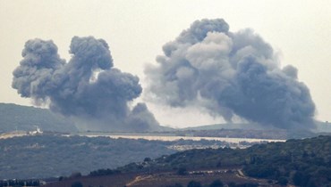 الدخان يتصاعد في قرية مروحين بجنوب لبنان بعد القصف الإسرائيلي (أ ف ب). 