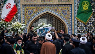 موكب جنازة الرئيس الإيراني إبراهيم رئيسي في مدينة قم (أ ف ب)