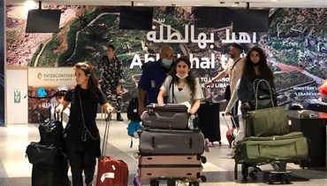 مسافرون عبر مطار بيروت (نبيل اسماعيل).