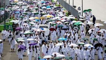 درجات حرارة مرتفعة جدّاً خلال أداء مناسك الحج (أ ف ب).