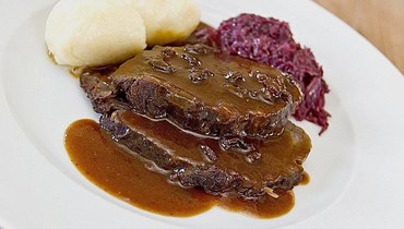 يخنة اللحم المشوي من وحي اليورو في ألمانيا