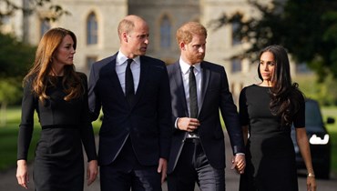 الأمير هاري وميغان ماركل برفقة الأمير وليام وكيت ميدلتون (أ ف ب).