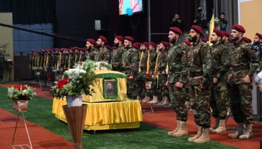 عناصر لـ"حزب الله" في تشييع القيادي العسكري محمد ناصر (أبو نعمة) في الضاحية الجنوبية (حسام شبارو).