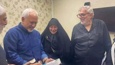 وزير الخارجية الايراني الأسبق محمد جواد ظريف مستقبلاً عائلة الإمام الصدر.