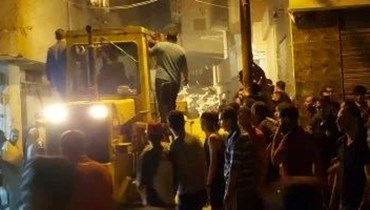 بالصور والفيديو- انهيار مبنى بداخله سكّان في مصر... وعمليّات البحث عن ناجين تحت الأنقاض تتواصل